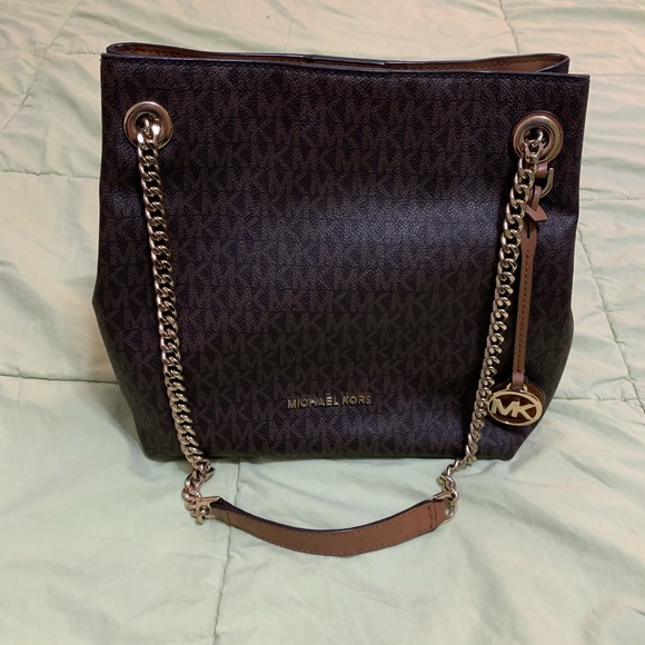 Michael Kors Handbags - NWOT Michael Kors signature Jet Chain Shoulder-bag